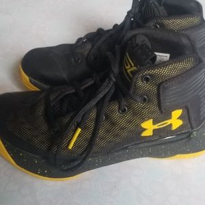 Basketball shoes